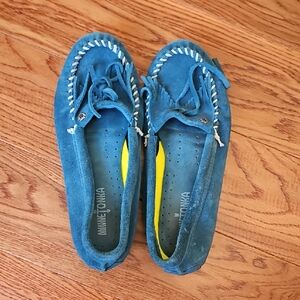 Minnetonka Kilty Teal Moccasins Size 8.5